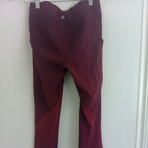 Lululemon soft, stretchy, wide waistband w/pockets—perfect for yoga & beyond.